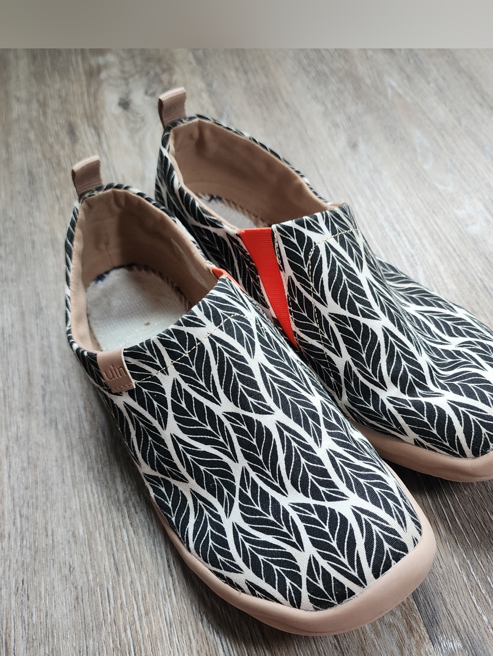 UIN Slip On Shoes Canvas Comfort Loafers Beyond the Shadow Size 9.5